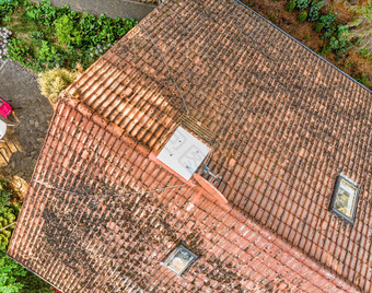 飞越领空屋顶独栋房子检查条件屋顶瓷砖空中视图