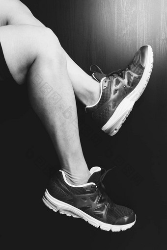 跑步者运动员持有脚踝疼痛破碎的扭曲的联合