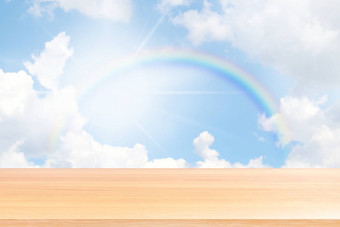 空木表格地板彩虹蓝色的天空背景木表格董事会空前面彩虹环圆天空木板材空白色彩斑斓的彩虹天空模拟显示产品