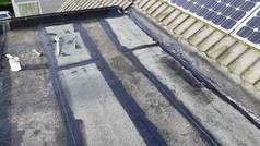 焦油箔屋顶修复补丁安装防止泄漏屋顶紧急修复