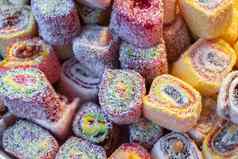 色彩斑斓的果冻混合糖卷甜蜜的果冻味道水果