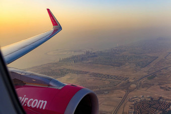迪拜阿联酋约视图迪拜天际线飞机色彩斑斓的日落视图波斯高尔夫球迪拜摩天大楼