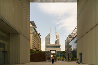阿联酋迪拜约迪拜金融中心区视图门朱美拉阿联酋航空公司塔迪拜国际金融中心一天视图多云的天空