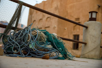 钓鱼网浮标浮点数人行道上小镇迪拜