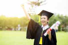 研究生女人学生穿毕业他礼服