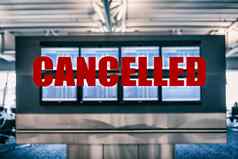 取消了航班中国欧洲机场旅行假期取消了恐惧传播冠状病毒机场终端屏幕显示离职移民飞机标题红色的