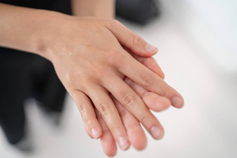 手洗手液电晕病毒科维德预防酒精过来这里摩擦手卫生预防女人摩擦肥皂手掌清洁手