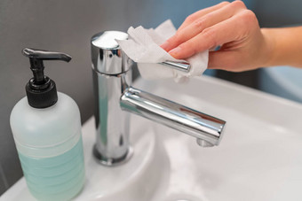 手卫生手洗一步关闭水龙头利用纸毛巾干燥手科维德污染预防清洁消毒擦拭浴室