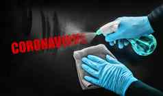 冠状病毒消毒表面清洁首页清洁喷涂高远的红色的文本消毒喷雾瓶科维德穿蓝色的手套清洁表面预防