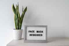 科维德标志要求客户穿面具业务商店冠状病毒预防测量请注意文本脸面具要求商店入口预防