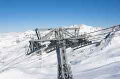 前电缆车电梯滑雪度假胜地