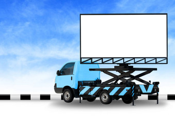 广告牌空白车蓝色的卡车领导面板标志广告孤立的背景天空大横幅广告牌路边广告大