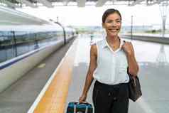 女商人火车站到达目的地离开车辆手行李快乐亚洲女人上下班工作城市