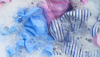 颜色衣服浸泡粉洗涤剂水解散洗衣店