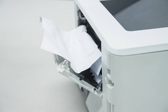 纸卡住了打印机办公室概念修复打印机
