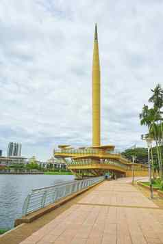 黄金颜色纪念碑命名年纪念碑Putrajaya马来西亚吗