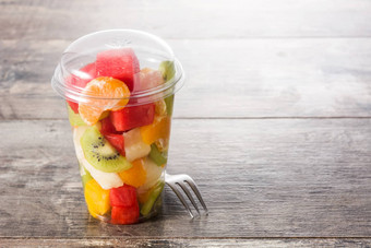 新鲜的减少水果塑料杯木表格
