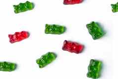 红色的绿色果冻熊糖果白色背景