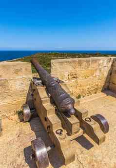 中世纪的大炮海岸马略卡岛岛