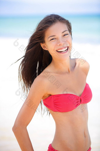 <strong>比基尼</strong>海滩亚洲高加索人女人微笑快乐