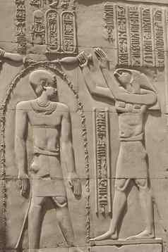 象形文字雕刻埃及寺庙墙
