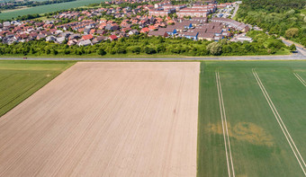 空中视图郊区郊区沃尔夫斯堡德国梯田房子半独立屋房子分离房子耕地土地前景