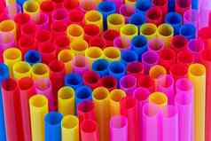 多彩色塑料喝吸管