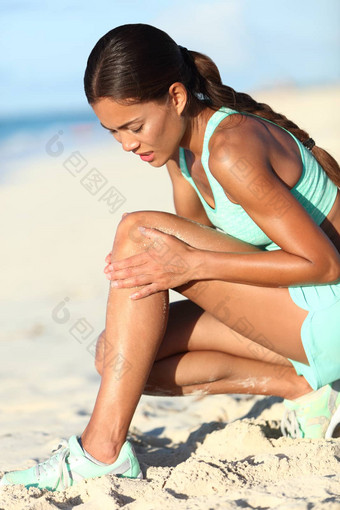 跑步者腿受伤亚洲运行女人伤害膝盖疼痛
