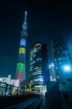 东京晴空塔塔视图押上低角晚上视图