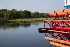 细节桨轮船船湖