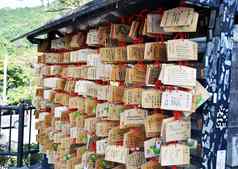 木祈祷平板电脑日本寺庙