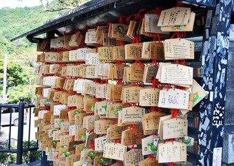 木祈祷平板电脑日本寺庙