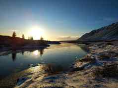 冰岛的惊人的冬天风景河块冰背景山