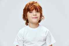 肖像红色头发的人男孩微笑裁剪视图t恤工作室童年