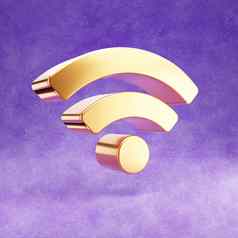 无线网络图标黄金光滑的无线网络象征孤立的紫罗兰色的天鹅绒背景