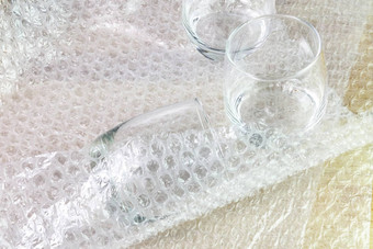 泡沫包装封面水玻璃盒子保护产品