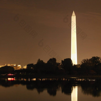 华盛顿纪念碑晚上