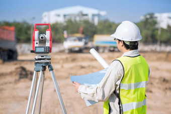 建设工程师检查建设画网站区域基础设施建设项目