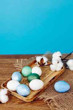 画鸡蛋假期传统春天复活节蓝色的背景