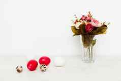 红色的鸡蛋复活节假期复活基督花束花花瓶