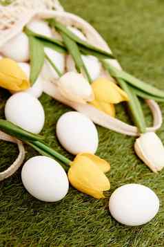 郁金香白色鸡蛋复活节草假期装饰