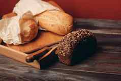 面粉产品黑麦面包托盘锋利的刀表格