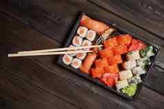 亚洲食物寿司卷集木棒海鲜