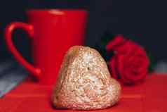 心形的饼干红色的餐巾玫瑰花零食