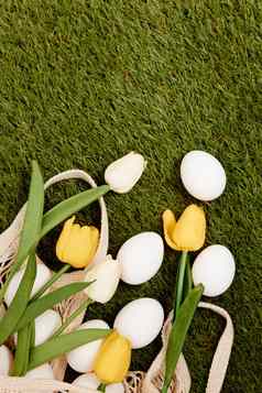 黄色的郁金香白色鸡蛋春天假期复活节传统