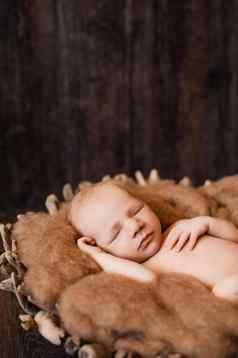 新生儿婴儿女孩睡觉羊毛毯子木篮子