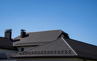 棕色（的）<strong>波纹</strong>金属配置文件屋顶安装现代房子屋顶<strong>波纹</strong>表屋面金属配置文件波浪形状现代屋顶使金属金属屋面