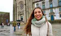 年轻的旅游女人站前面港口大教堂下雨一天港口葡萄牙