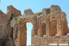 废墟古老的希腊剧院陶尔米纳西西里南部意大利