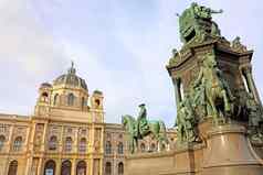 美丽的视图著名的naturhistorisches博物馆自然历史博物馆玛丽-特蕾西安广场广场雕塑维也纳奥地利